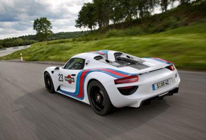 بورش 918 سبايدر تحتفي بسيارة مارتيني